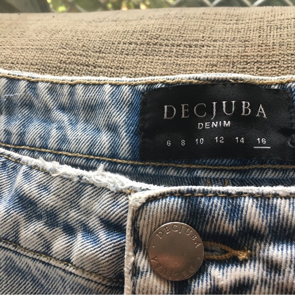 Decjuba classic brand new shorts - Picture 2 of 4